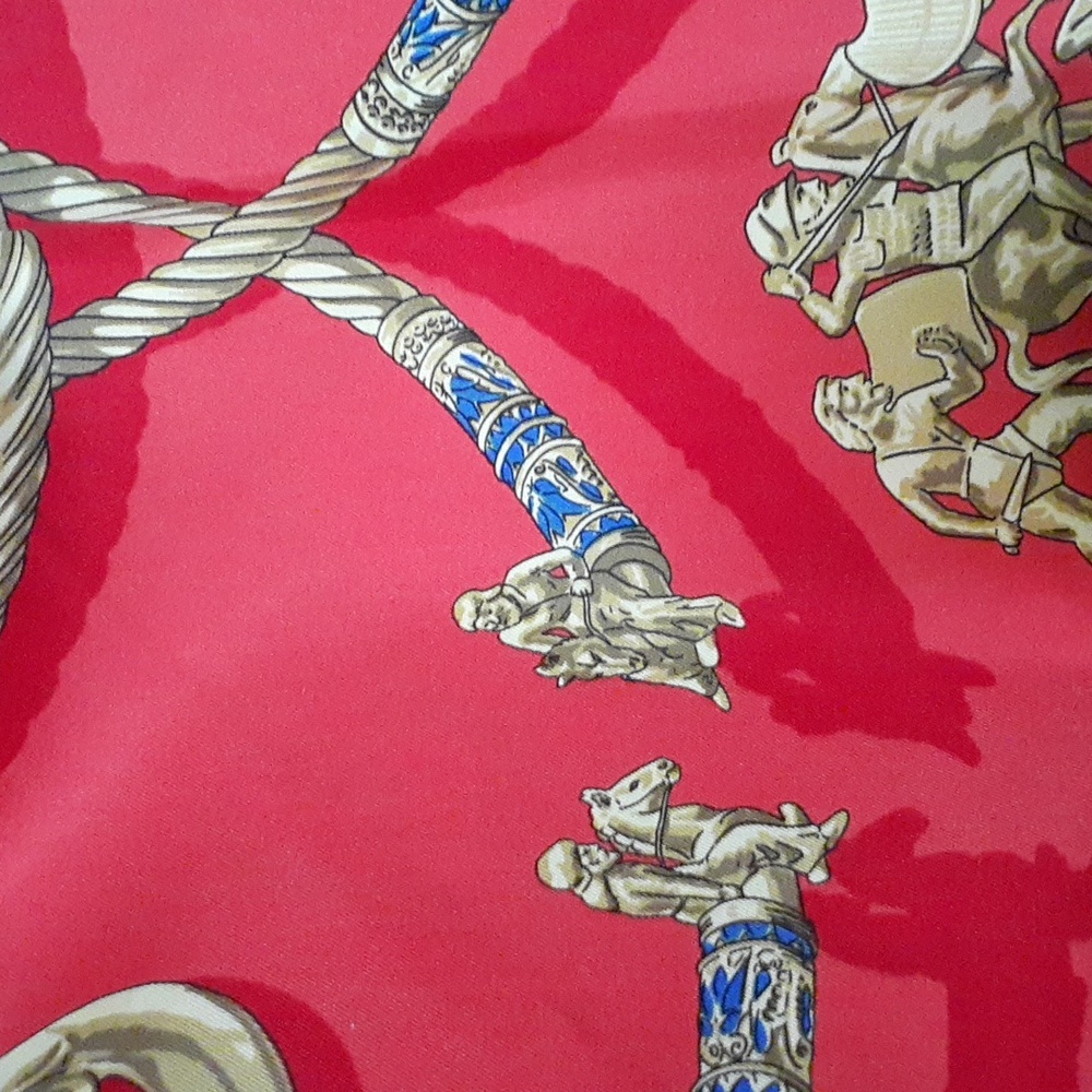 RARE Authentic Hermes Scarf - LES CAVALIERS D'OR - Carre 90 - Nice! With Box! - Picture 4 of 6